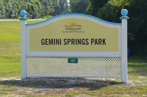 Entrance sign to Gemini Springs Park